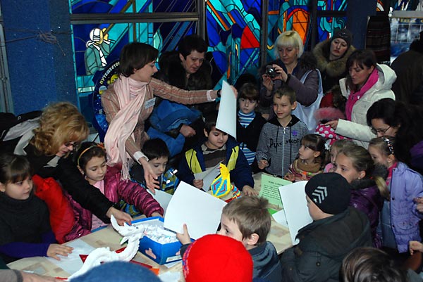 �������